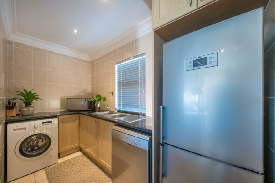 To Let 2 Bedroom Property for Rent in Big Bay Western Cape